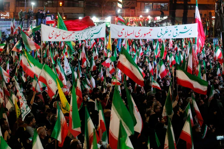 ئىران ئامېرىكنىڭ ئىقتىسادىي بېسىمىغا جاۋاب قايتۇرىدىغانلىقىنى جاكارلىدى