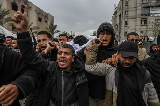 اسرائیلو په غزه کې د بې ځایه شویو  پر خیمو بریدونو کې ۳ فلسطینیان شهیدان او ۲۵ نور ټپیان کړل