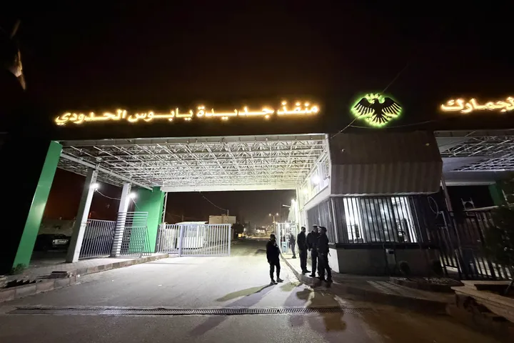سوريا تعلن ضبط شحنة أسلحة مخبأة داخل سيارة متجهة إلى لبنان