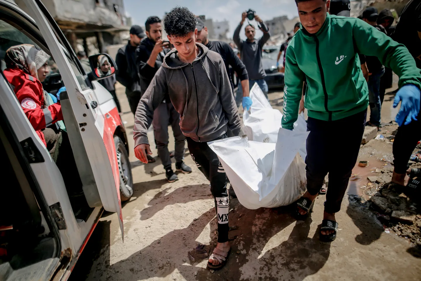 کشته شدن سه فلسطینی در حملات اسرائیل در غزه و کرانه باختری اشغالی