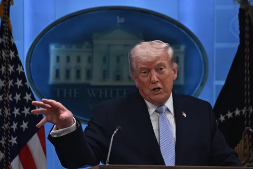 Трамп Ирандын ядролук куралга ээ болушуна жол бербөө "биринчи максат" экенин айтты
