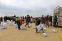 ملګري ملتونه: د پولې له بندېدو سره سره، تر ۷۰۰ ډېرې د مرستو لارۍ افغانستان ته داخلې شوې