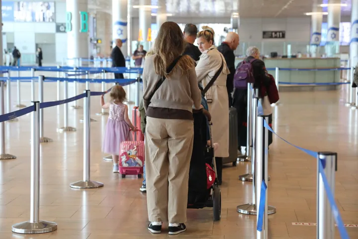 בריחת המוחות מישראל מעמיקה: זינוק בהגירת צעירים ומשכילים אל מחוץ למדינה