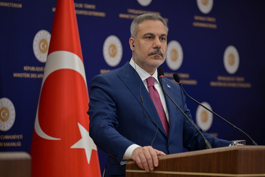 Ministri i Jashtëm turk bisedon me homologët nga Katari dhe Siria