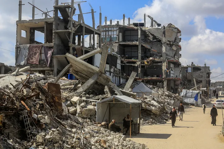 Israeli drone strike kills Palestinian, injures three in southern Gaza despite ceasefire agreement