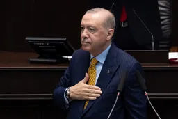 جۇمھۇر رەئىس ئەردوغان ياۋروپا چېمپىيونى بولغان تۈركىيە ئاياللار ۋالىبول كوماندىسىنى تەبرىكلىدى