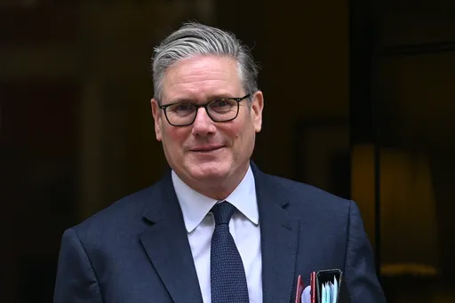 Keir Starmer dimite como primer ministro británico