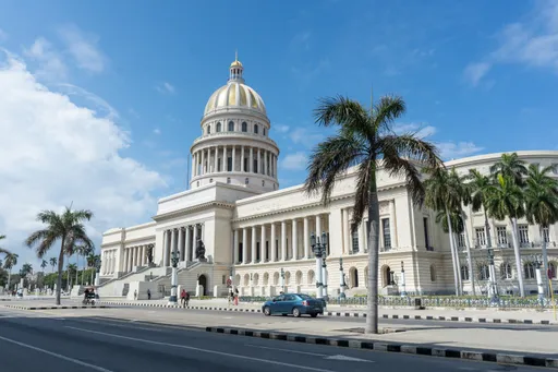 Cuba anuncia amplias reformas para reactivar la economía y reducir la burocracia