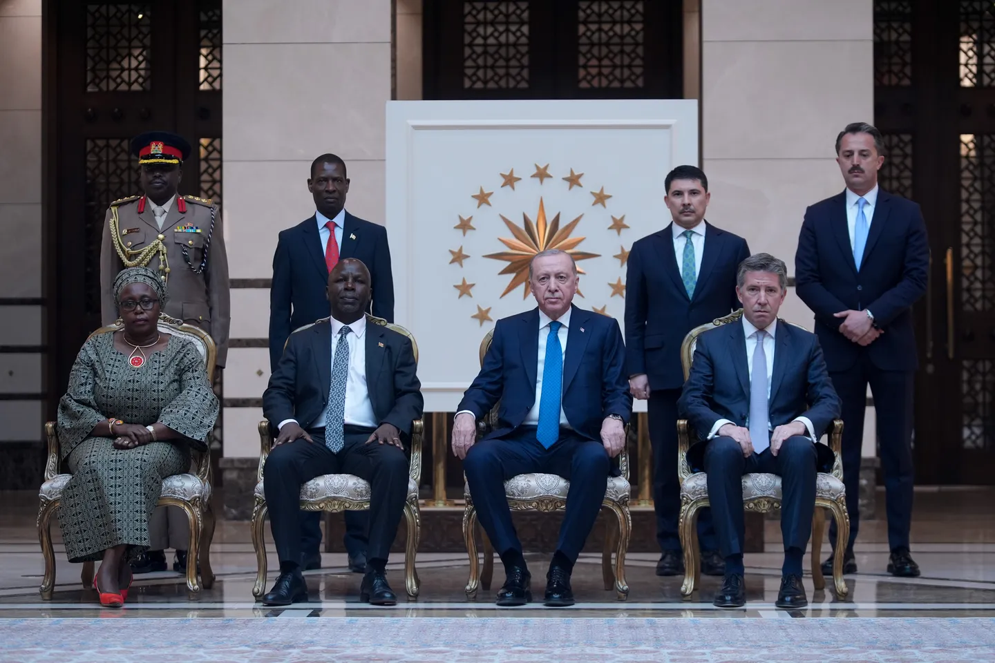 Danjireyaal cusub oo waraaqaha aqoonsiga u gudbiyay Madaxweynaha Turkiga Erdogan