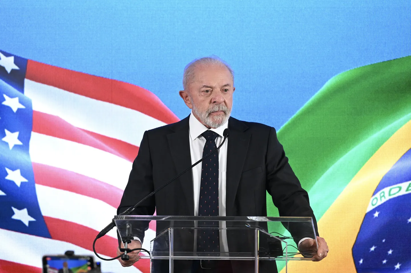 Il presidente del Brasile Lula da Silva accusa Trump di "pirateria"