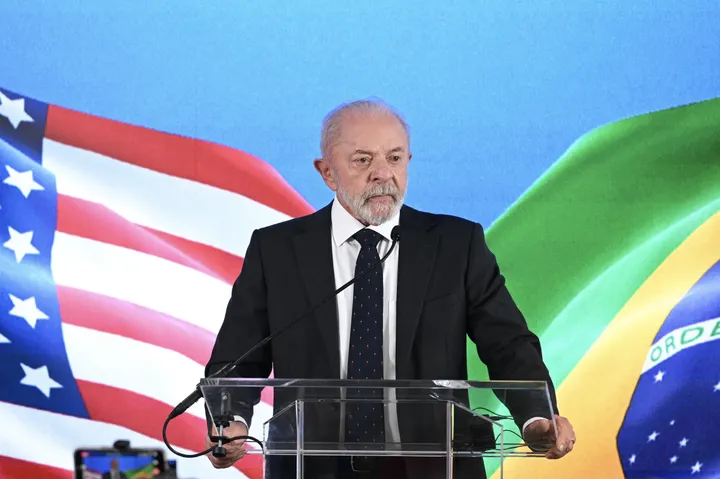 Il presidente del Brasile Lula da Silva accusa Trump di "pirateria"