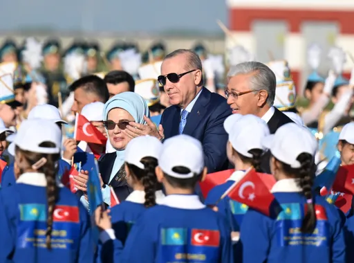 Au Kazakhstan, Erdogan qualifie le "Corridor central" de "Route de la soie des temps modernes"