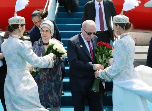 Erdogan appelle le monde turc à la solidarité face aux crises et à la transformation numérique