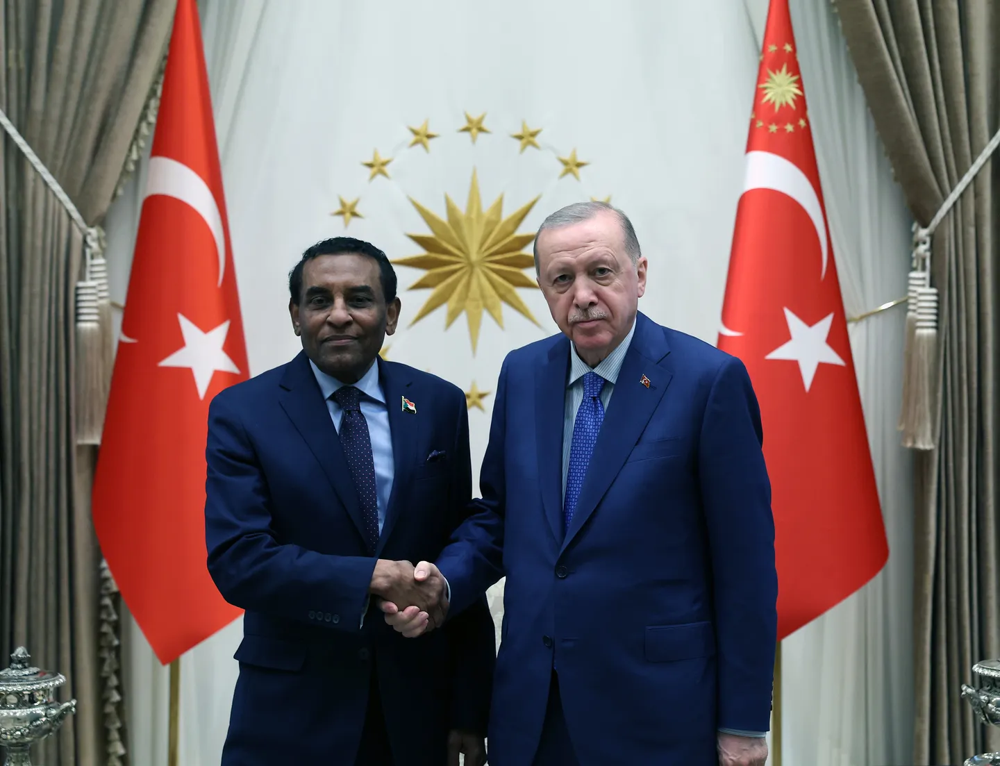 د تورکیې ولسمشر اردوغان د سوډان د لومړي وزیر ادریس سره په خبرو کې د سوډان د حاکمیت ملاتړ تکرار کړ