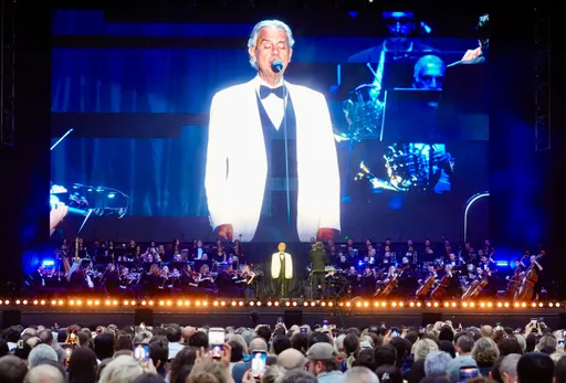 Celebrul tenor italian Andrea Bocelli a susținut un concert în Istanbul