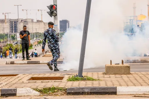Nigerian officials destroy thousands of illegal weapons wey dem seize