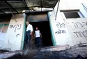 Des colons israéliens illégaux incendient deux mosquées en Cisjordanie occupée