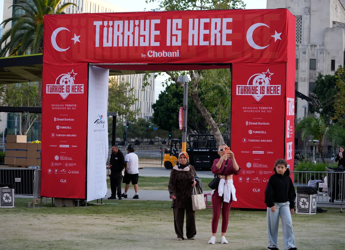 თურქული ნიავი ლოს-ანჯელესის გულში: Turkish Vibe Zone-მა კარები გააღო