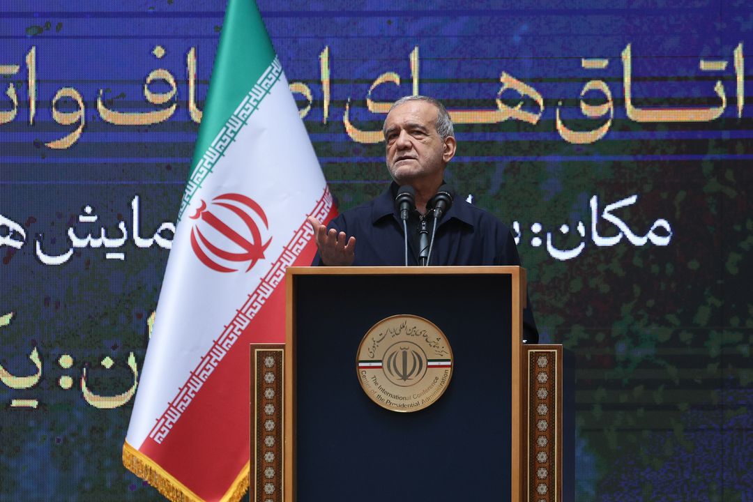 Presidenti iranian  Ndodhemi në  luftë të gjithanshme 