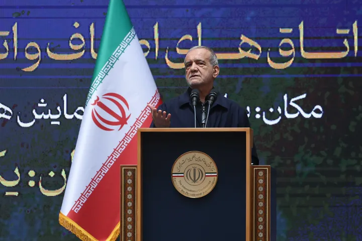 Presidenti iranian: Ndodhemi në “luftë të gjithanshme”