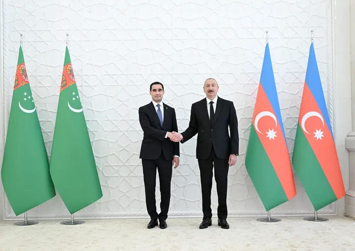 Թուրքմենստանի նախագահ Սերդար Բերդիմուհամեդովը հանդիպել է նախագահ Իլհամ Ալիևի հետ