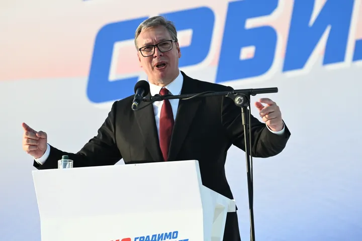 Сръбският президент Вучич: Няма да напусна Сърбия, дори партията ми да загуби изборите