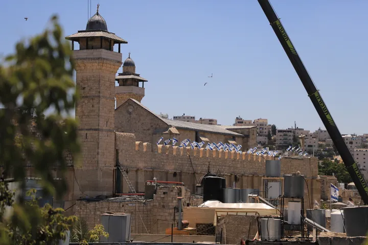 هشدار مقام فلسطینی درباره محاصره شهر الخلیل و تلاش اسرائیل برای تصرف مسجد ابراهیمی