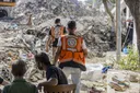 Posmrtni ostaci 21 Palestinca pronađeni u Gazi, počela potraga za još 40 osoba