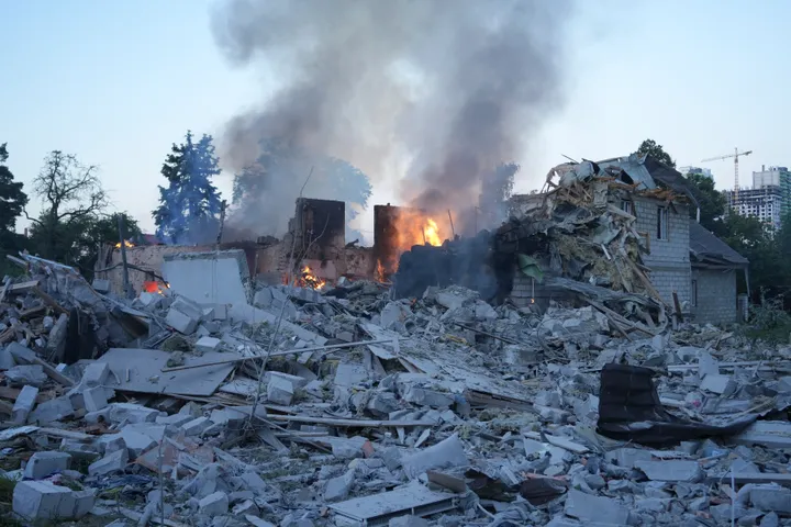 Sulmet ruse gjatë natës në Kiev lënë 12 të vrarë dhe 33 të plagosur