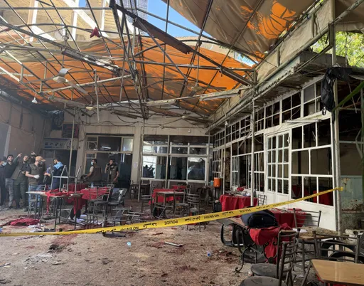 Un atentado con bomba golpea un café en el centro de la capital siria, Damasco
