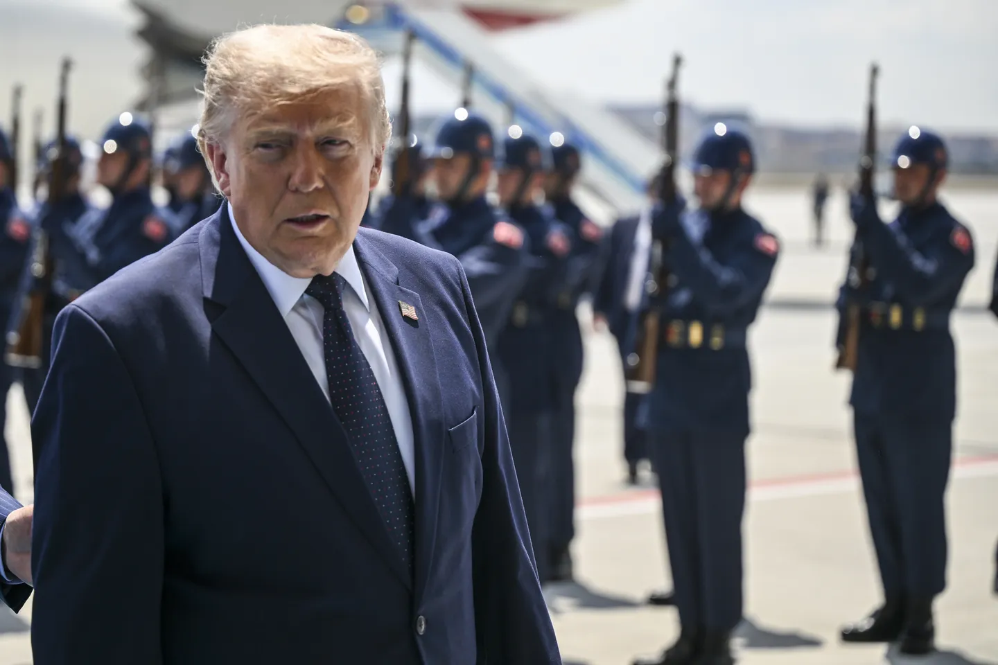 Donald Trump assure que le cessez-le-feu avec l'Iran est "terminé" après de nouvelles frappes