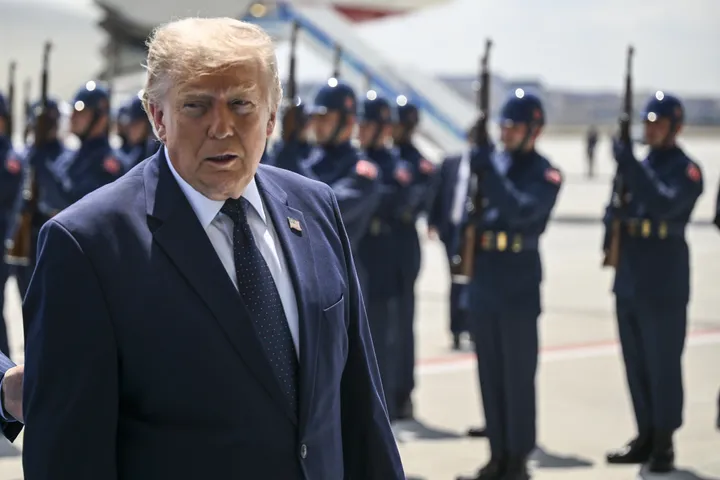 Donald Trump assure que le cessez-le-feu avec l'Iran est "terminé" après de nouvelles frappes