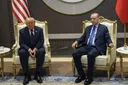 د تورکیې ولسمشر اردوغان په انقره کې د ولسمشرۍ په ماڼۍ کې د امریکا ولسمشر  ټرمپ سره لیدنه وکړه