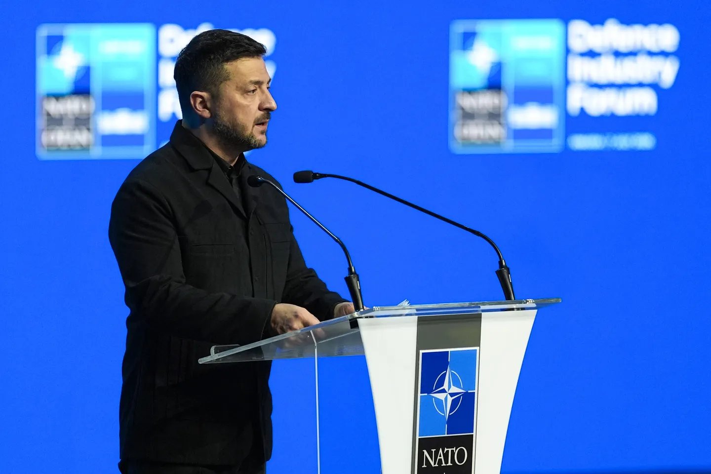 Zelenskyy reivindica el poder militar de Ucrania  y asegura que Kiev "pertenece" a la OTAN
