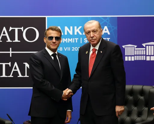 Erdoğan takon homologun francez në kuadër të samitit të NATO-s