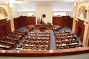 Kuvendi i Maqedonisë së Veriut voton rikonstruimin e qeverisë, zgjidhen tetë ministra të rinj