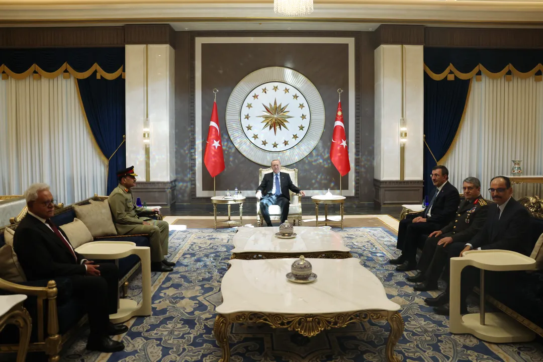 د تورکیې ولسمشر اردوغان د پاکستان د دفاعي ځواکونو او ځمکني پوځ مشر جنرال منیر سره وکتل