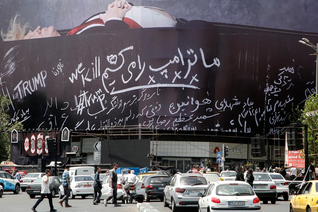 په تهران کې په یوه مرکزي سیمه کې د ټرمپ یو انځور ځوړول شوی چې پر سر يي  "انتقام" حتمي دی لیکل شوي دي