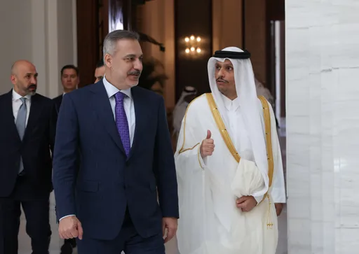 Türkiye insta a que EE.UU. e Irán retomen el acuerdo para desescalada, mientras coordina con Qatar