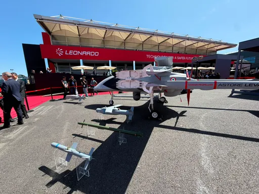 Perkuat alutsista, Indonesia pesan 12 pesawat tempur ringan M-346 dari Italia
