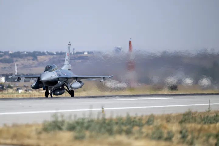 Rumunia poderwała F-16 w celu monitorowania sytuacji przy granicy z Ukrainą