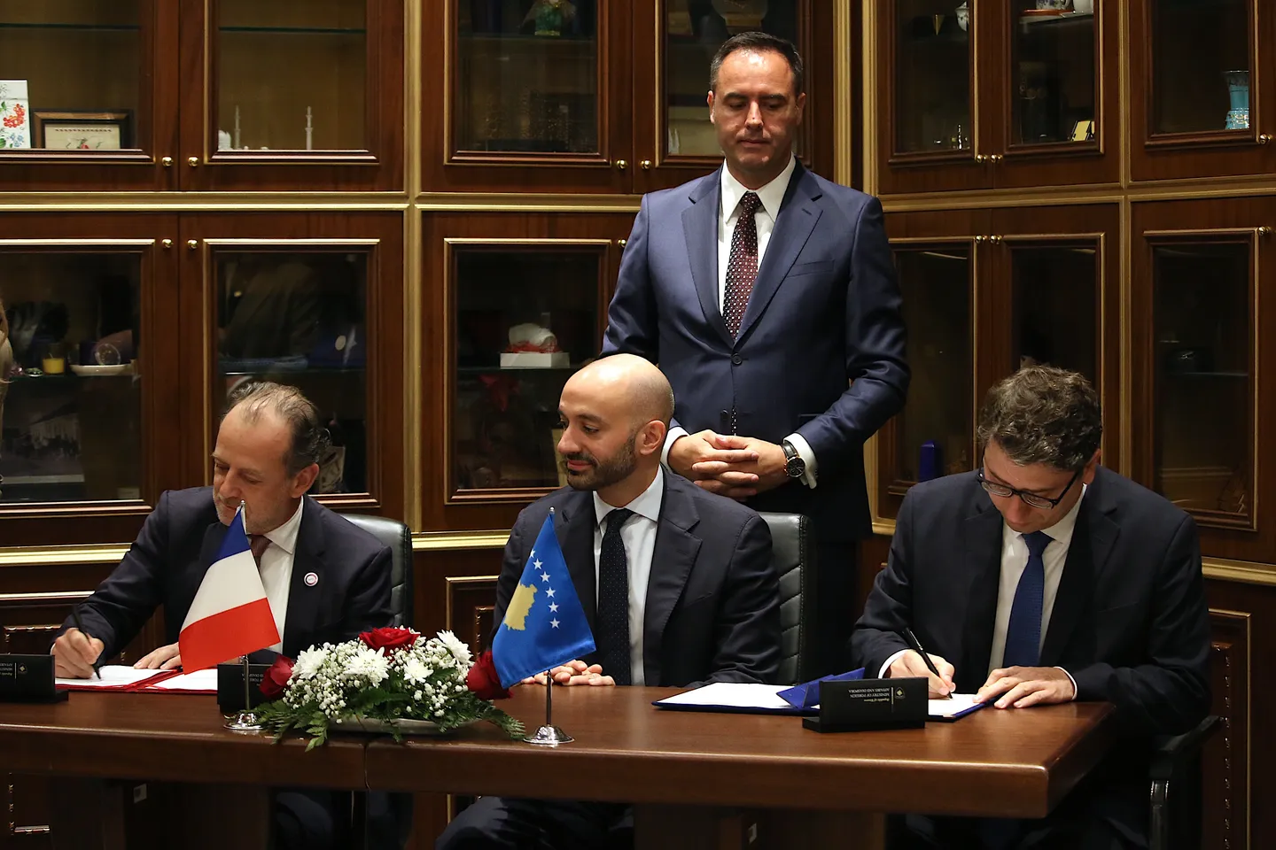 Kosova dhe Franca nënshkruajnë pesë marrëveshje në drejtësi, arsim dhe Lojërat Mesdhetare
