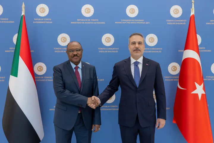Kryediplomati i Türkiyes dhe ai i Sudanit takohen në Ankara