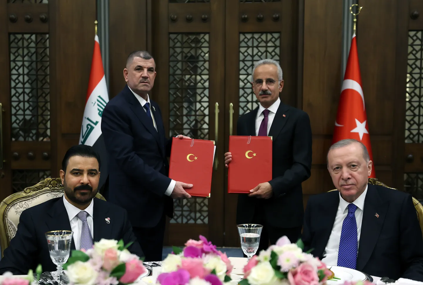 ولسمشر اردوغان د عراق له لومړي وزیر الزیدي سره د ولسمشرۍ په ماڼۍ کې ولیدل