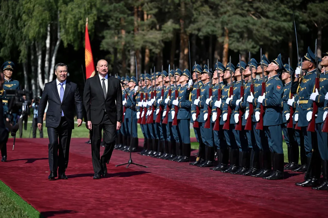 Қырғызстан президенті Жапаров Әзербайжан президенті Әлиевпен Ыстықкөлде кездесті