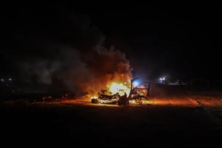 Illegal Israeli settlers torch 3 Palestinian vehicles, damage power grid in occupied West Bank