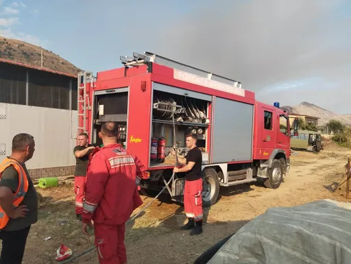 Lufta me zjarret në Shqipëri, pesë vatra mbeten aktive