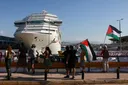 Διαμαρτυρία κατά Ισραηλινών τουριστών που έφτασαν στην Ελλάδα με κρουαζιερόπλοιο
