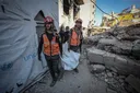 233 σοροί ανασύρθηκαν από τα σπίτια που καταστράφηκαν στις ισραηλινές επιθέσεις στη Γάζα