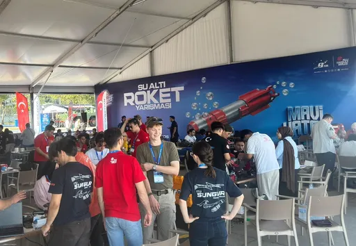 Les futurs ingénieurs de la Türkiye présentent leurs systèmes autonomes à TEKNOFEST Patrie bleue